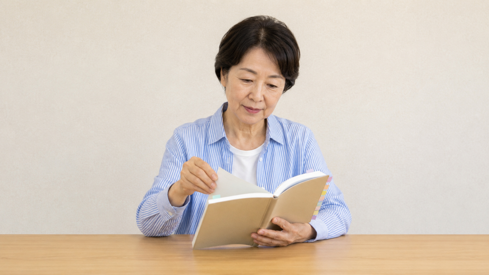 エンディングノートを付箋で整理する様子